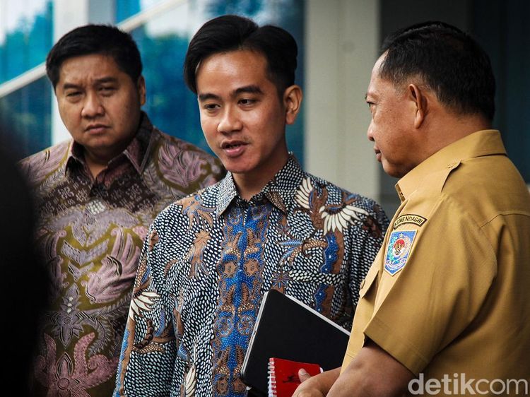 Gibran Pimpin Rapat Penanggulangan Erupsi Gunung Lewotobi