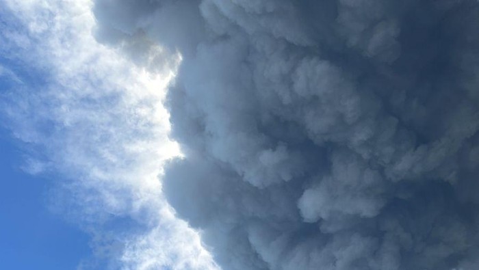 Gunung Lewotobi Laki-laki meletus lagi, Selasa (12/11/2024). (PVMBG)