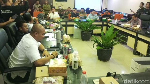 Hearing komisi B DPRD Surabaya