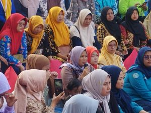 Ibu-ibu Curhat Derita Punya Suami Judol: Dikejar Debt Collector hingga Bercerai