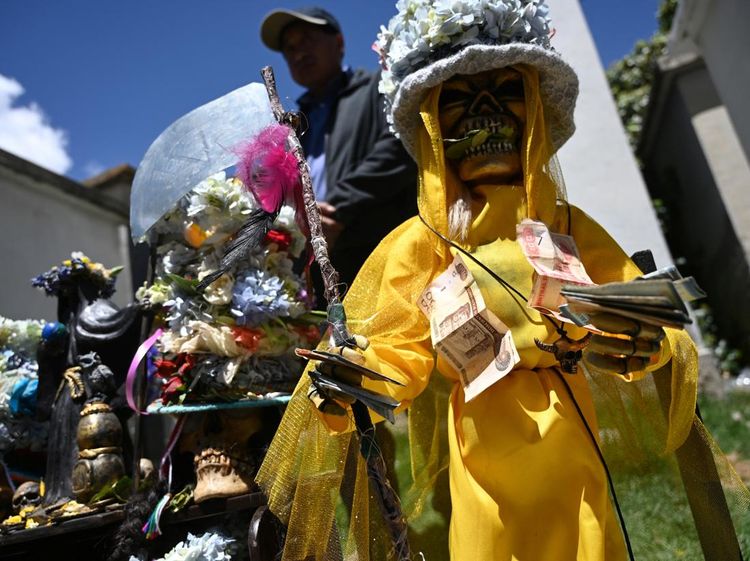 Intip Tradisi Menghias Tengkorak untuk Menghormati Orang Meninggal di Bolivia