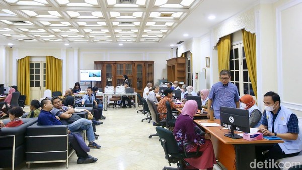 Istana Wakil Presiden Gibran Diserbu Warga untuk Lapor Mas Wapres