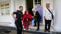 Sementara untuk pengaduan layanan Lapor Mas Wapres secara online, dapat melalui kontak WhatsApp resminya, yakni di nomor 0811 704 227.