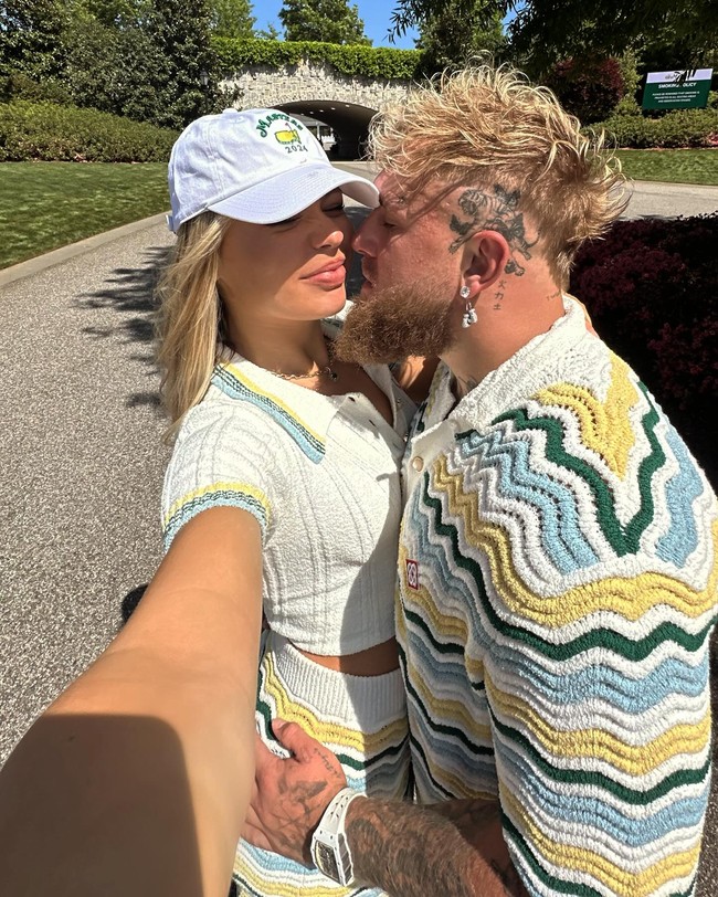 Berbeda dengan istri Mike Tyson, wanita asal Belanda ini tak ragu memamerkan kemesraannya dengan Jake Paul. Mereka pun sering didapatkan liburan mewah bersama. Foto: Instagram Jutta Leerdam