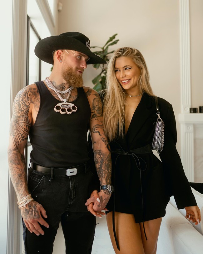 Sementara itu, Jake Paul berkencan dengan Jutta Leerdam yang merupakan atlet speed skating. Leerdam telah memenangkan kejuaraan dunia dan medali perak pada Olimpiade lalu.  Foto: Instagram Jutta Leerdam