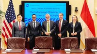 Ketum Kadin Indonesia Anindya Bakrie dan Waketum Koordinator Bidang Luar Negeri Kadin Indonesia James Riady foto bersama Wakil Presiden Senior wilayah Asia Kamar Dagang AS Charles Freeman, Direktur Eksekutif untuk Asia Tenggara John Goyer, serta Direktur Senior untuk Asia Tenggara Shannon Hayden saat pertemuan bilateral Kadin Indonesia dengan Kamar Dagang AS (US Chamber of Commerce), di Washington DC, AS, Senin (11/11/2024).
