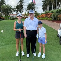 Kini usai kakeknya menang Pemilihan Presiden AS, Kai Trump kembali mencuri perhatian dengan berbagai kontennya di media sosial. Dia memamerkan sederet foto main golf bersama kakeknya usai Trump mengklaim menang Pilpres AS. Keduanya main golf di lapangan milik Donald Trump di Trump International Golf Club di West Palm Beach, Florida. Foto: Instagram