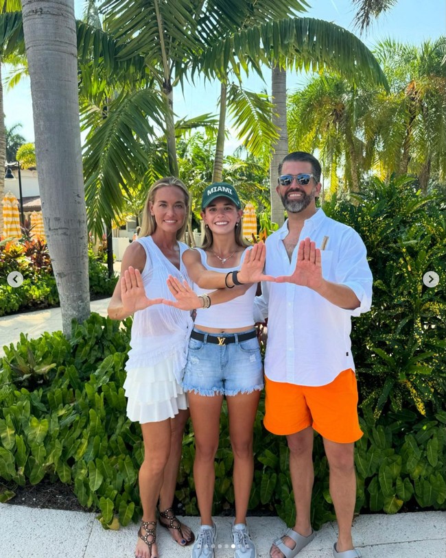 Kai Trump adalah anak tertua Donald Trump, Jr. dan cucu pertama Donald Trump. Ibunda Kai, Vannesa cerai dari Donald Trump, Jr. pada 2018. Dia memiliki empat adik, tiga laki-laki dan satu perempuan. Foto: Instagram