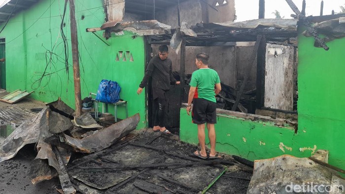 Kebakaran di Asrama Kodam XIV/Hasanuddin, Kota Makassar, Sulawesi Selatan.