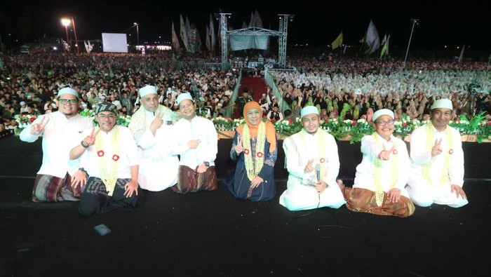 Khofifah saat di acara Milad Syubbanul Muslimin yang digelar di Pondok Pesantren Nurul Qodim Probolinggo.