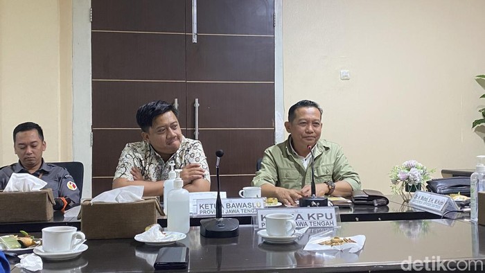 Koordinator Divisi Humas, Data, dan Informasi Bawaslu Jateng, Sosiawan di Semarang, Selasa (12/11/2024).