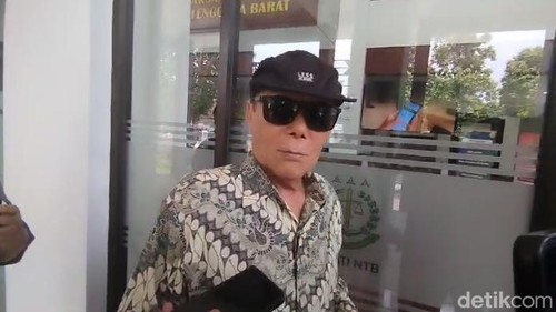 Mantan Bupati Lombok Timur Ali BD sesuai diperiksa di Kejaksaan Tinggi (Kejati) NTB, Selasa (12/11/2024).