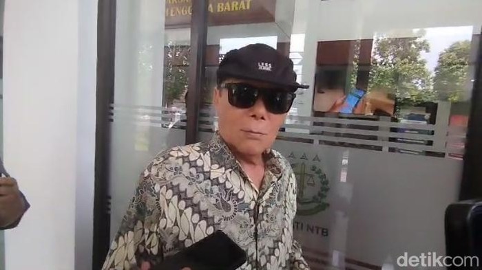 Mantan Bupati Lombok Timur Ali BD sesuai diperiksa di Kejaksaan Tinggi (Kejati) NTB, Selasa (12/11/2024).