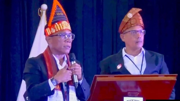 Masinton-Mahmud saat di debat pertama Pilbup Tapteng 2024 (Dok. Tangkapan layar YouTube KPU Tapteng)