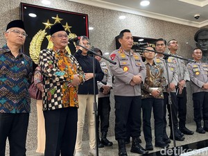 Mendikdasmen Siap Kerja Sama dengan Polri soal Urus Lembaga Pendidikan