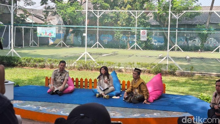 Menkomdigi Meutya Hafid menghadiri pelatihan literasi digital dengan Tema Pencegahan dan Penanganan Judi Online di Lingkungan Sekolah dan Masyarakat di Cilincing, Jakut (Brigitta Belia/detikcom)