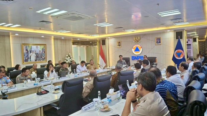 Menteri ATR/BPN Nusron Wahid rapat bareng BNPB, Wapres Gibran Rakabuming Raka, dan sejumlah menteri terkait bahas relokasi korban erupsi Gunung Lewotobi Laki-laki NTT
