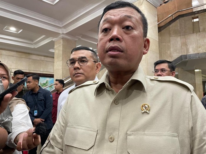 Menteri Agraria dan Tata Ruang/Kepala Badan Pertanahan Nasional (ATR/BPN) Nusron Wahid mengadakan rapat kerja dengan Menteri Transmigrasi Iftitah Sulaiman.