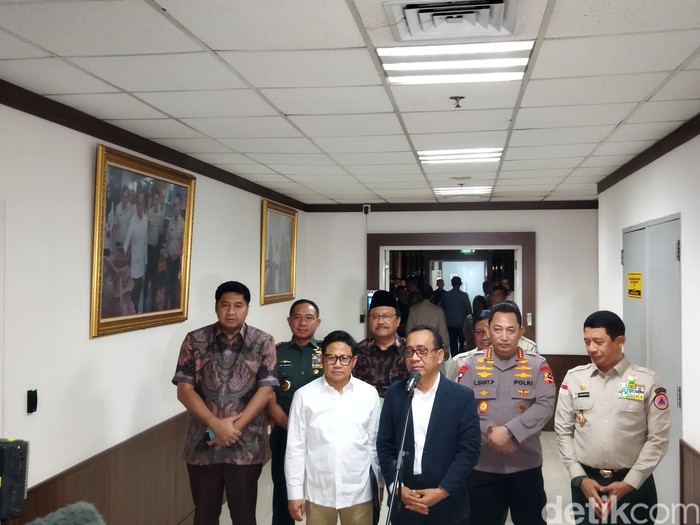 Menteri Koordinator bidang Pembangunan Manusia dan Kebudayaan, Pratikno. (Kurniawan Fadilah/detikcom)
