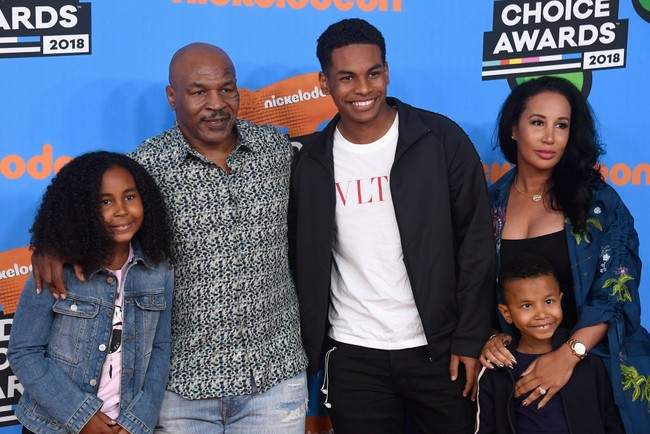 Kiki sempat dipenjara karena kasus penipuan ketika hamil anak pertamanya dengan Mike Tyson. Sebelum dibebaskan, mereka menikah pada Juni 2009. Foto: Getty Images