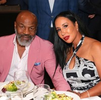 WAGs dari Mike Tyson dan Jake Paul dilaporkan akan mendukung pasangan mereka dalam laga bersejarah yang digelar Sabtu, (16/11/2024) tersebut. Mike Tyson sendiri diketahui menikah dengan Lahika Spicer yang juga dikenal sebagai Kiki Spicer. Foto: Getty Images