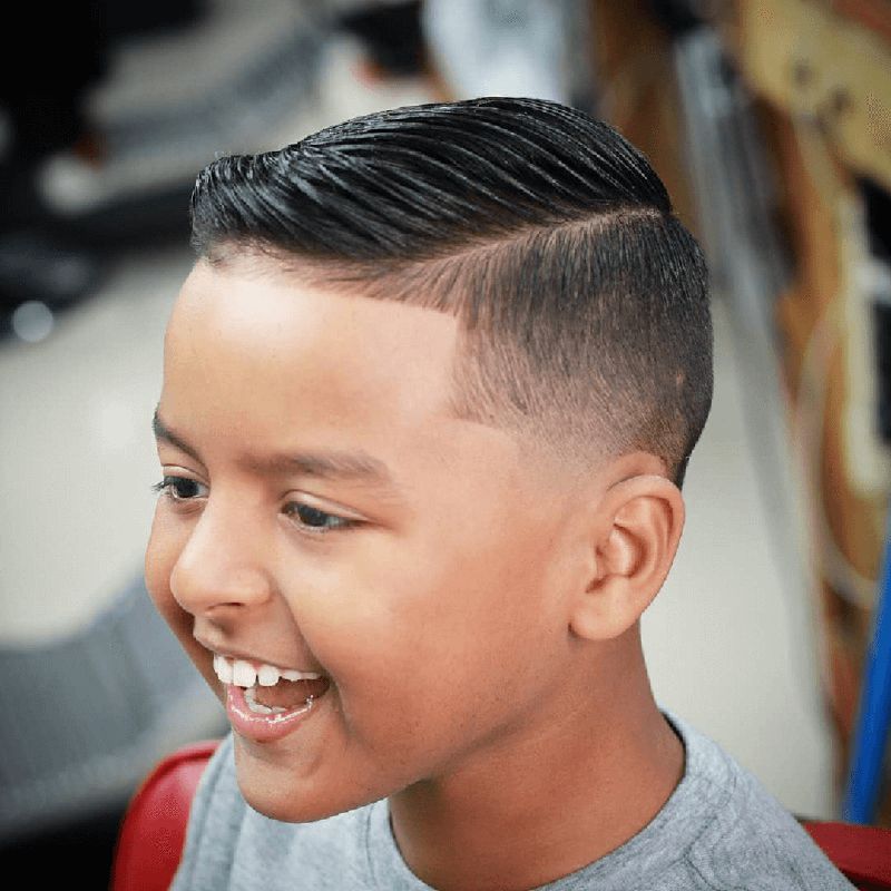 Model rambut anak cowok Model rambut anak cowok yang keren dan bikin tambah ganteng.