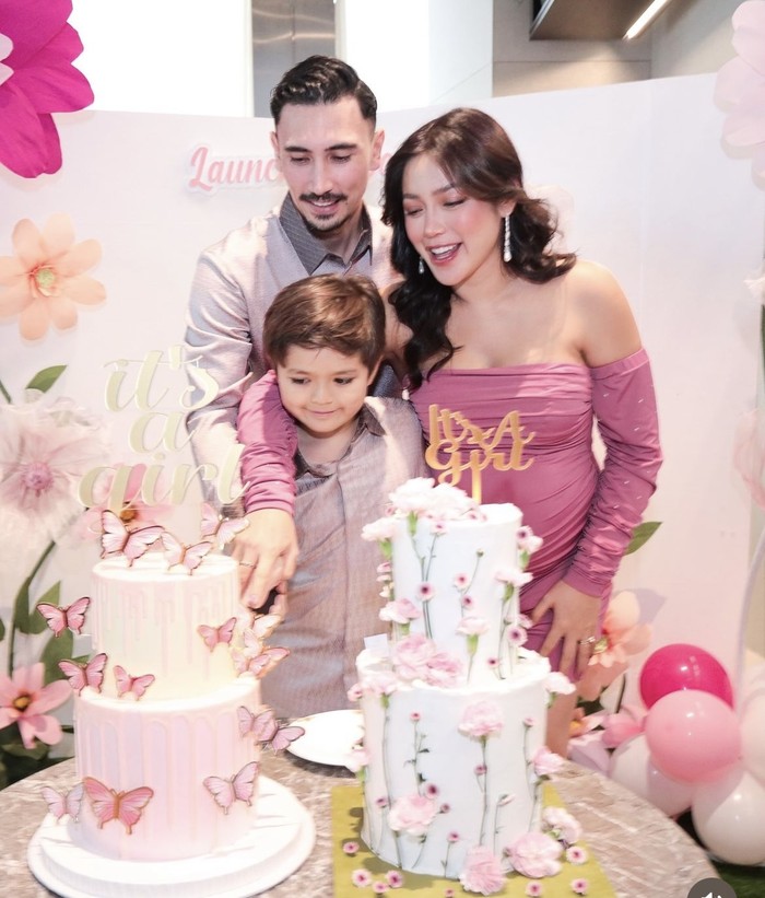 Momen Hangat Jessica Iskandar Saat Makan Bareng Keluarga