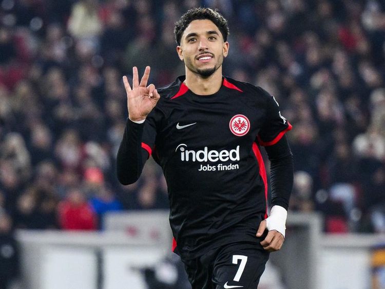 Eintracht Frankfurt dan Cuan Jualan Striker