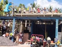 Warga dan Karyawan PT BSI Gotong Royong Bangun Musala Mutaalimin Banyuwangi