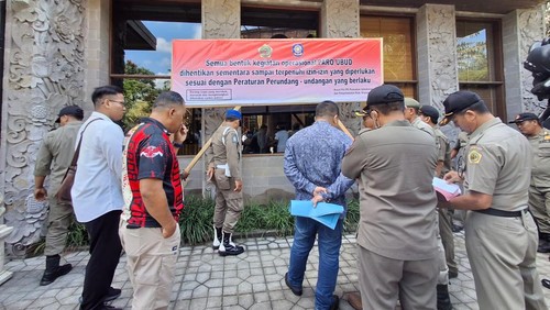 Pemkab Gianyar Tutup Sementara PARQ Ubud Senin (11/11/2024) karena tidak memiliki izin.