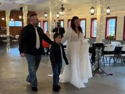 Pernikahan Viral Bikin Sedih, Tak Ada Tamu yang Datang, Makanannya Sia-sia