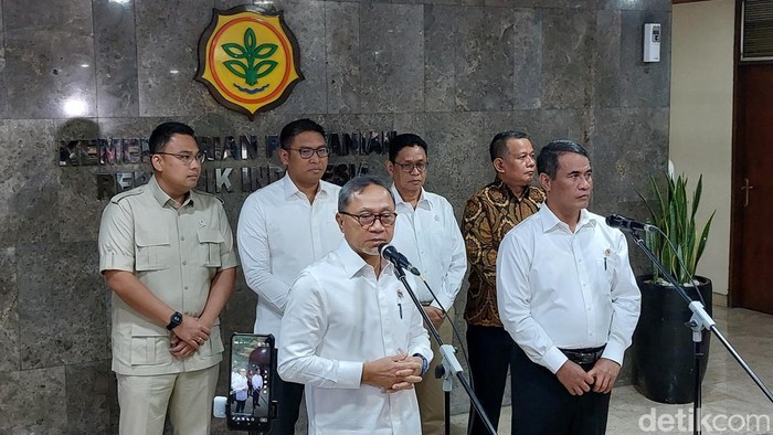 Menteri Koordinator Bidang Pangan Zulkifli Hasan (Zulhas) dan Menteri Pertanian Amran Sulaiman