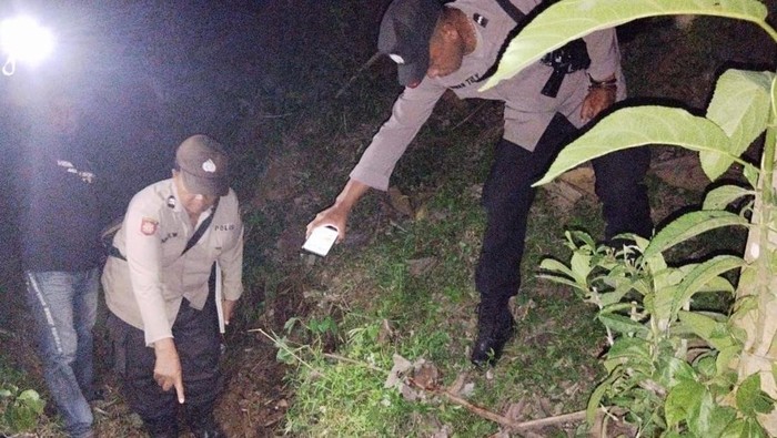 Polisi olah TKP lokasi carok maut di Malang
