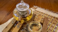 Teh putih dinilai punya potensi untuk menjadi ikon teh Indonesia, juga diharapkan bisa sepopuler teh China yang bervariasi, teh oolong dari Taiwan, teh hijau Jepang, teh darjeeling India hingga earl grey dari Inggris. Pasalnya, meski produksinya tidak sebesar di China, namun standar teh putih Indonesia jauh lebih unggul dengan kualitas silver needle.