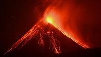 Gunung Lewotobi Laki-laki di Kabupaten Flores Timur, Nusa Tenggara Timur (NTT) meletus tujuh kali disertai gemuruh kuat pada Selasa (12/11/2024). Letusan ini teramati selama periode pengamatan pukul 00.00 Wita hingga 06.00 Wita.  