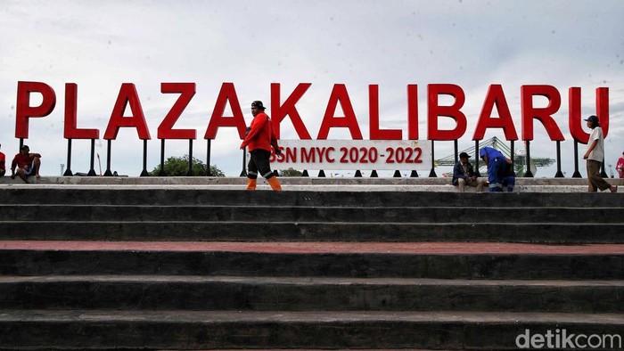 Proyek pembangunan tanggul laut telah dilakukan di pesisir Jakarta. Proyek ini digadang-gadang sebagai cikal bakal Tanggul Laut Raksasa atau Giant Sea Wall.