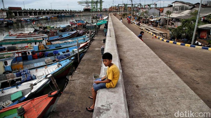 Proyek pembangunan tanggul laut telah dilakukan di pesisir Jakarta. Proyek ini digadang-gadang sebagai cikal bakal Tanggul Laut Raksasa atau Giant Sea Wall.