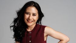 Potret Prilly Latuconsina Pamer Perut Langsing
