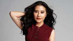 Potret Prilly Latuconsina Pamer Perut Langsing