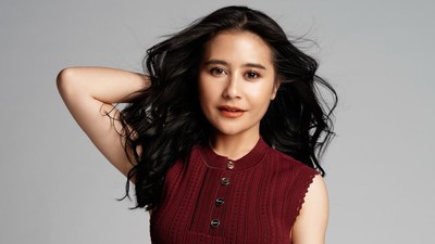 Potret Prilly Latuconsina Pamer Perut Langsing