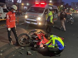 Mahasiswa UIN Semarang Tewas Usai Tabrak Truk di Jalan Pemuda