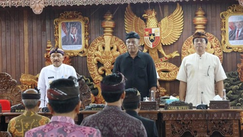 Rapat paripurna pembahasan RAPBD 2025 di ruang sidang Saba Nawa Natya DPRD Klungkung, Selasa (12/11/2024). (Putu Krista/detikBali)