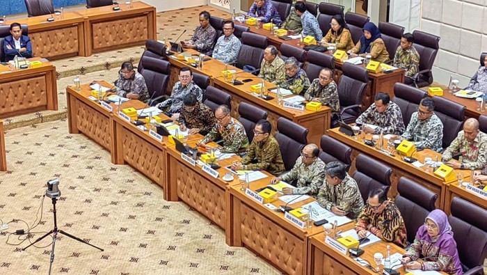 RDP Menperin dengan Komisi VII DPR.