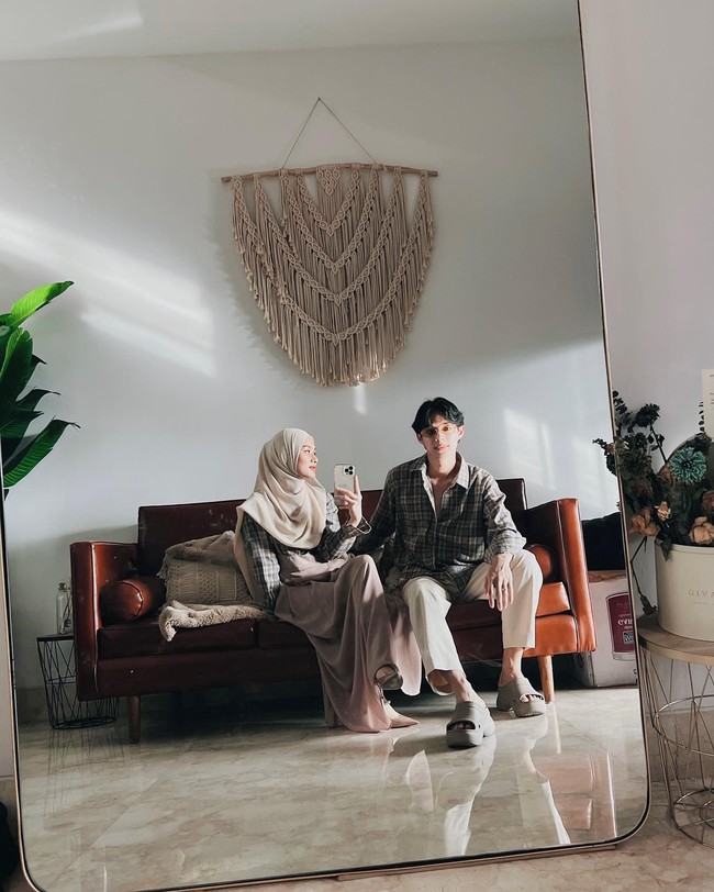 Rumah estetik Dinda dan Rey itu memiliki sentuhan Skandinavian. Namun tak hanya skandinavian, ada juga sentuhan konsep-konsep lain dalam rumahnya tersebut. Foto: Instagram/@dindahw