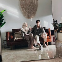 Rumah estetik Dinda dan Rey itu memiliki sentuhan Skandinavian. Namun tak hanya skandinavian, ada juga sentuhan konsep-konsep lain dalam rumahnya tersebut. Foto: Instagram/@dindahw