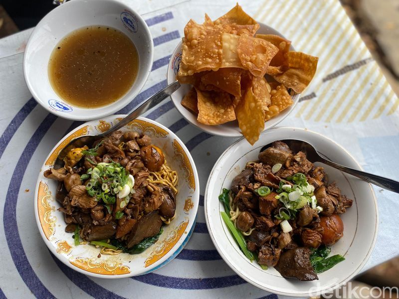 Sedep Mlekoh! Ini 5 Mie Ayam Jawa yang Kondang Puluhan Tahun di Jakarta