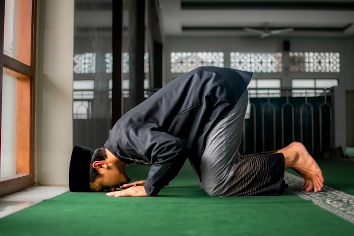 Ilustrasi sujud dalam sholat.