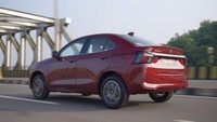 Suzuki Dzire baru menggunakan mesin yang sama seperti Swift generasi anyar. Kendaraan tersebut mengadopsi mesin berkode Z12E bersilinder tiga dengan muntahan tenaga 82 dk dan torsi 112 Nm. Sementara transmisinya otomatis dan manual lima-percepatan. Foto: Doc. Maruti Suzuki.