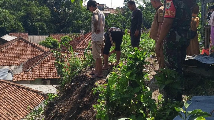 TKP tebing longsor di Bogor (dok. BPBD Bogor)