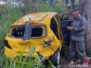 2 Mobil Terjun ke Jurang di Jalur Esktrem Mojokerto, 13 Orang Dilarikan ke RS
